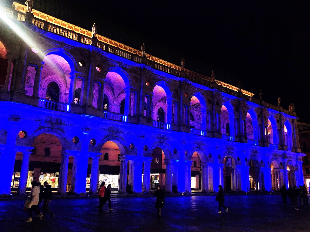 Basilica Palladiana illuminata led fari