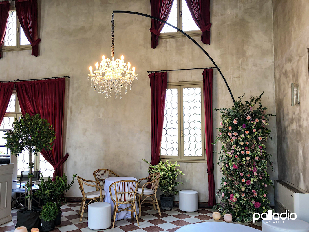 chandelier lampadario appeso noleggio eventi service allestimenti chandelier lampadario appeso noleggio eventi service allestimenti