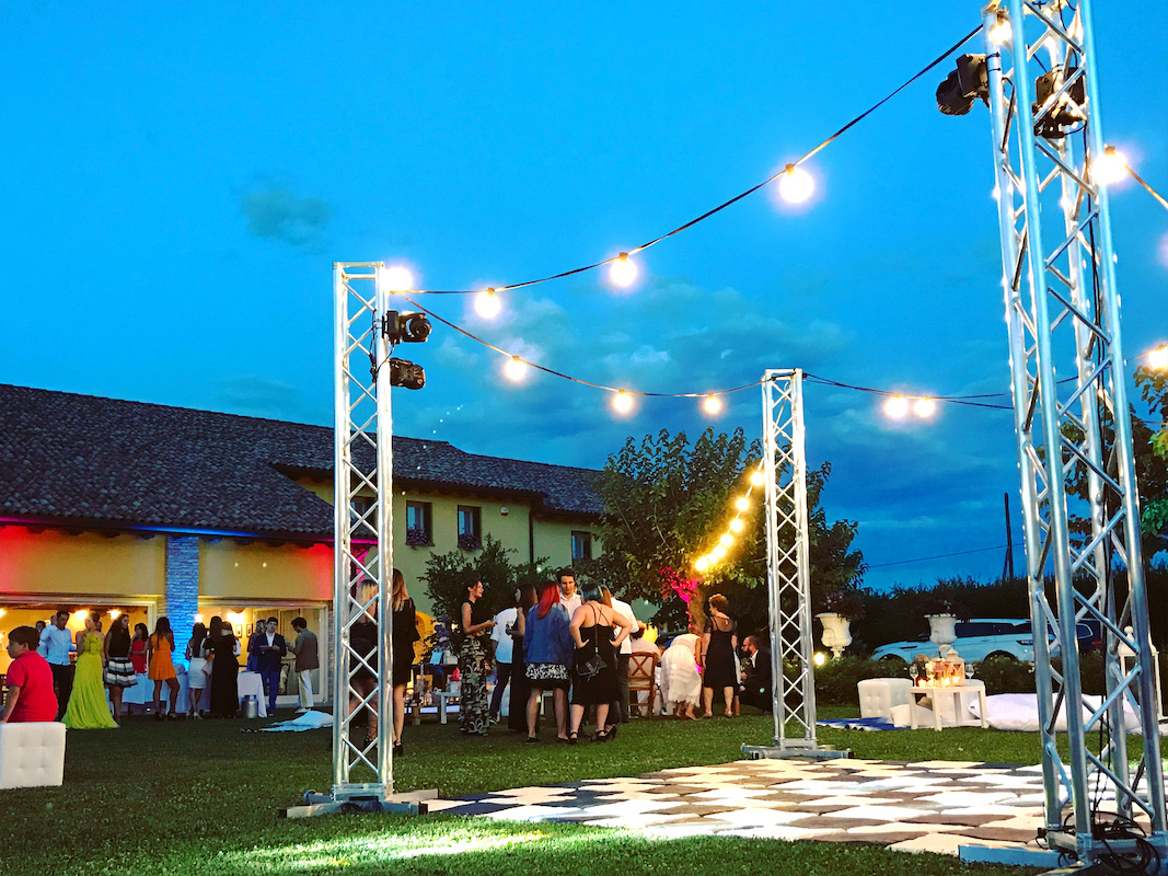 musica dj luci audio amplificazioni service gruppi dal vivo