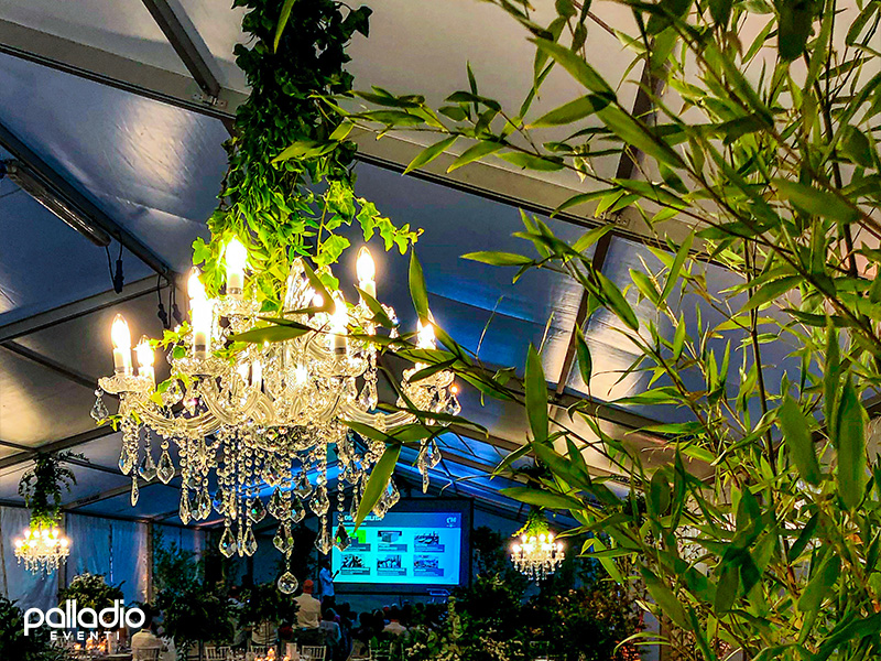 noleggio lampadari sospesi chandelier cristallo arco allestimento eventi noleggio lampadari sospesi chandelier cristallo arco allestimento eventi